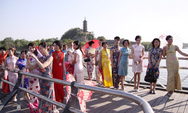 鎮(zhèn)江“花樣年華”旗袍秀活動(dòng)掠影