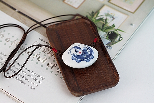 景德鎮(zhèn)高白泥精致青花陶瓷項(xiàng)鏈