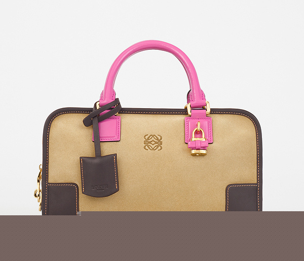 粉色控看過(guò)來(lái)!Loewe 11春夏手袋系列登場(chǎng)