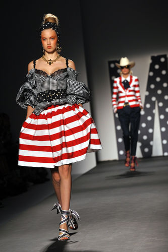 Moschino2011米蘭春夏時(shí)裝周