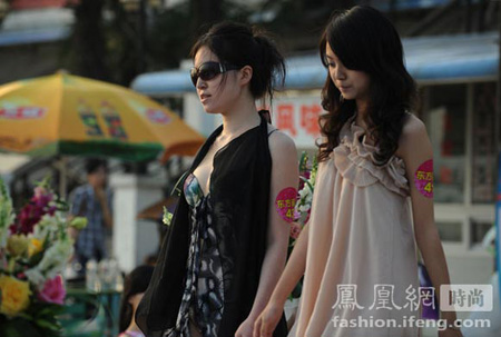 相親會美女穿比基尼競艷 引來網上罵聲一片