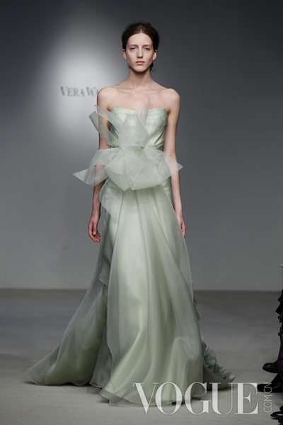 Vera Wang 2012春夏婚紗發(fā)布會(huì):舞者情結(jié)