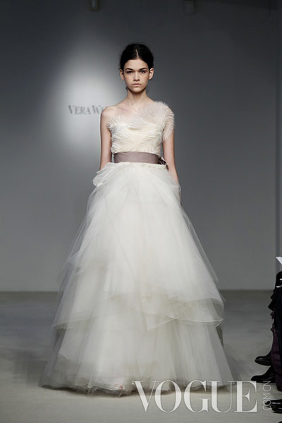 Vera Wang 2012春夏婚紗發(fā)布會(huì):舞者情結(jié)