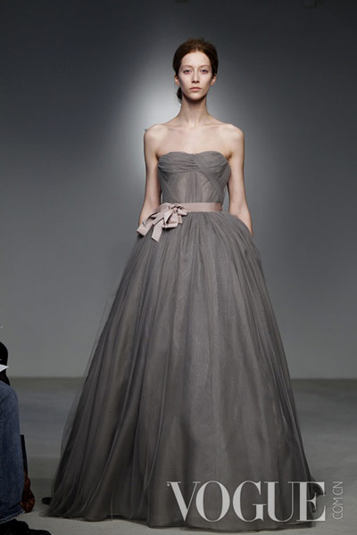 Vera Wang 2012春夏婚紗發(fā)布會(huì):舞者情結(jié)
