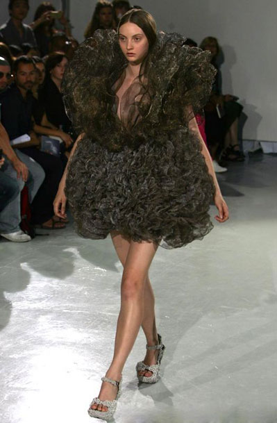 Iris Van Herpen--骷髏透視白骨精