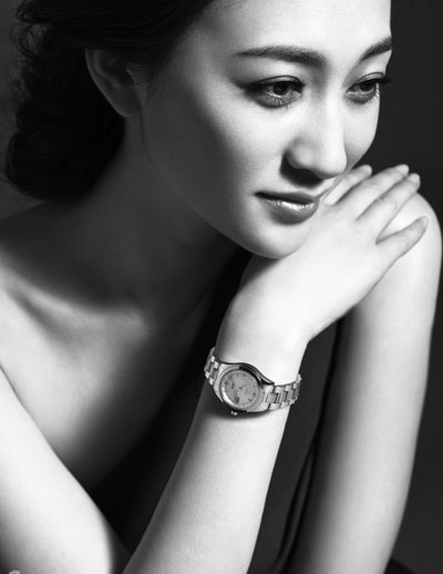 李小冉代言名表拍寫真 身材曼妙似女神