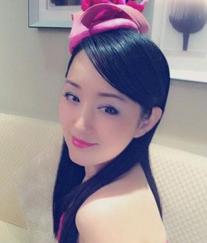 41歲楊鈺瑩穿情侶裝如粉嫩少女驚艷