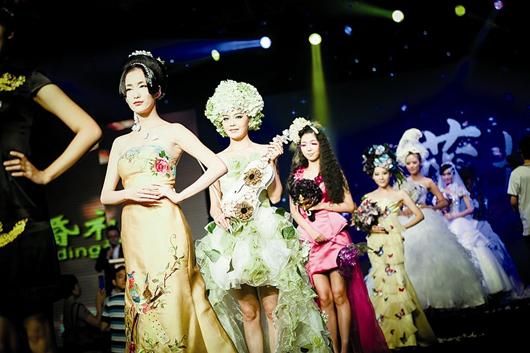 漢服旗袍透明婚紗:個(gè)性婚紗受青睞