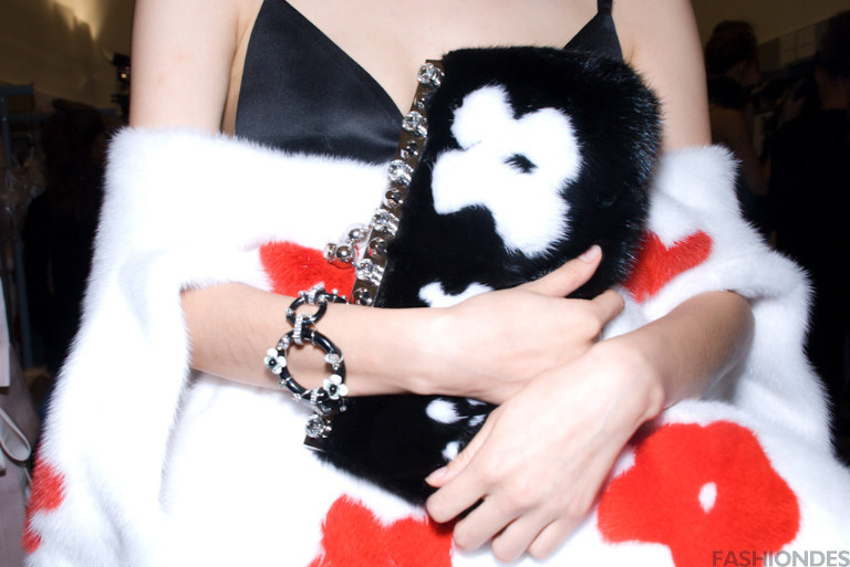 Prada¼ˇ˞` _ֲDع
