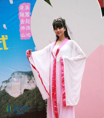 王昭君后裔王玉婷再現(xiàn)歷史經(jīng)典 出演四大美女靜態(tài)電影