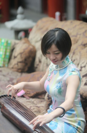 旗袍設(shè)計師喻雙雙和她的經(jīng)典旗袍