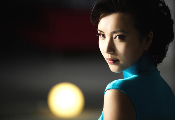 陳好藍(lán)色旗袍婉約回眸(高清)