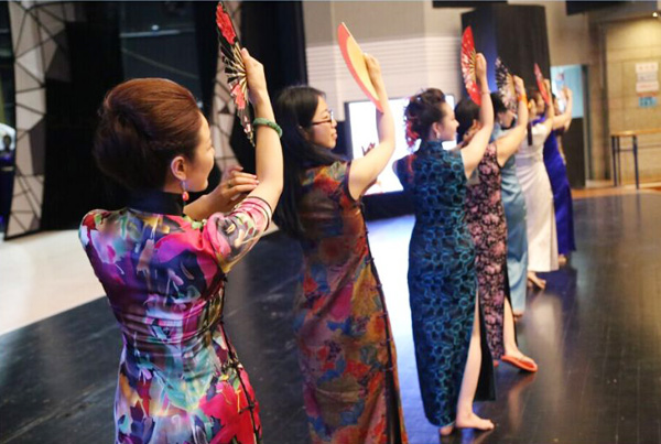 中國旗袍國家隊首秀 在保利劇院與人民大會堂精彩演出