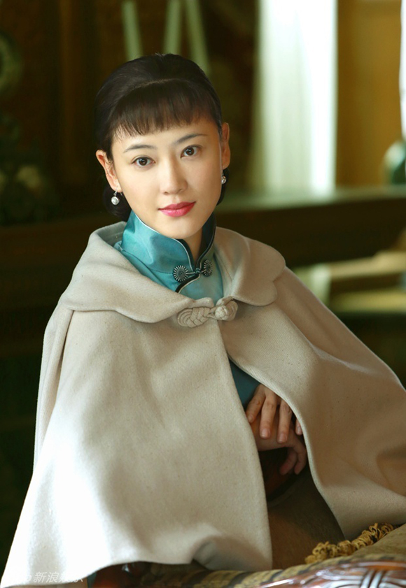 《東方戰場》應采兒穿旗袍飾演趙四小姐