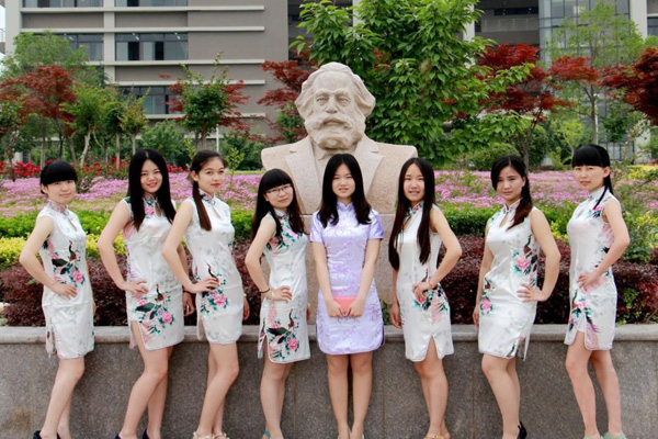西安財經學院婉約旗袍畢業照 紀念美好校園時光