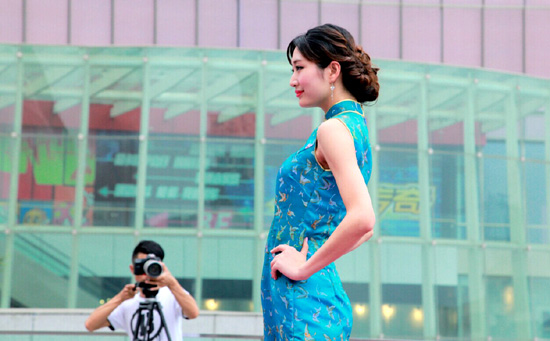 儂好·上海 婀娜旗袍秀在川上演