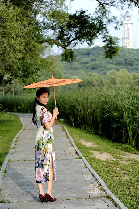 長(zhǎng)春旗袍麗人盛裝相聚凈月潭