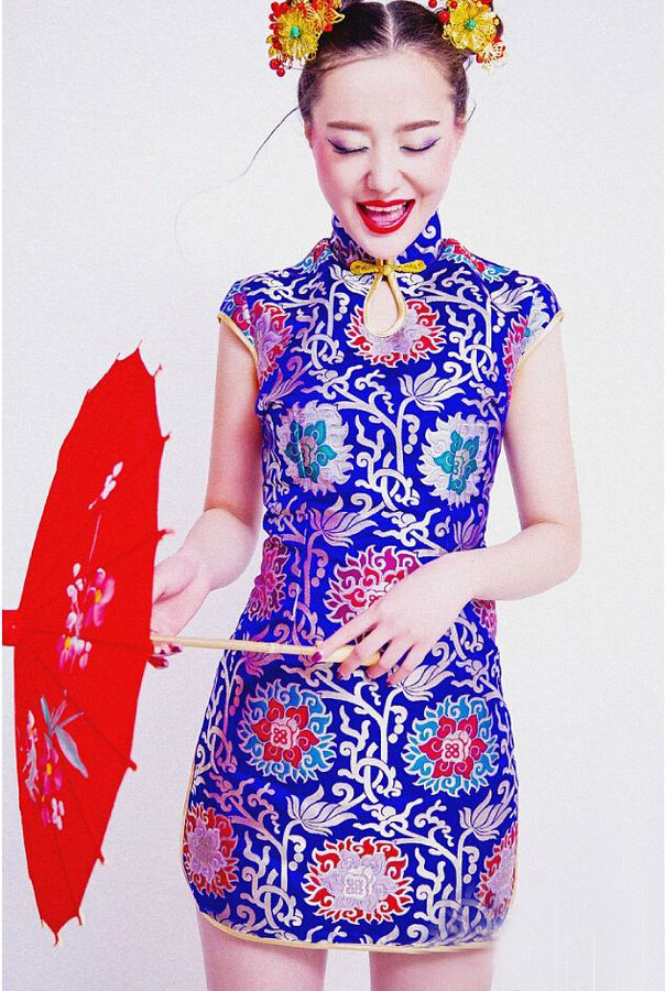 小“吳莫愁”大秀旗袍誘惑