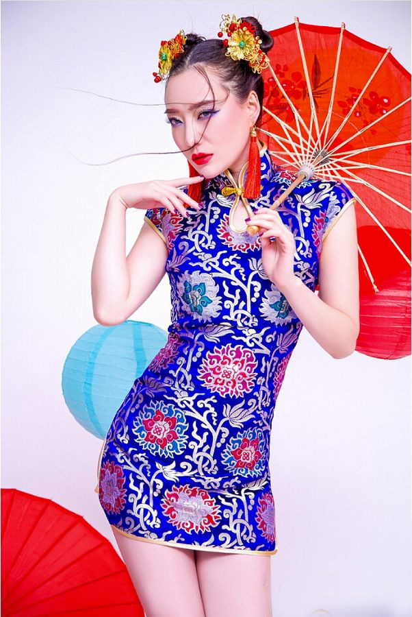 小“吳莫愁”大秀旗袍誘惑