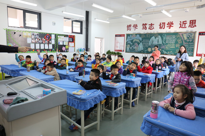 旗袍講堂走進校園 讓孩子們了解旗袍之美