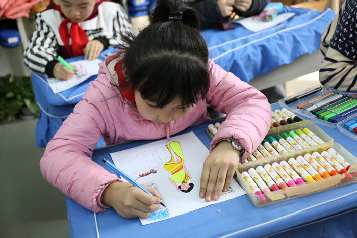 旗袍講堂走進校園 讓孩子們了解旗袍之美