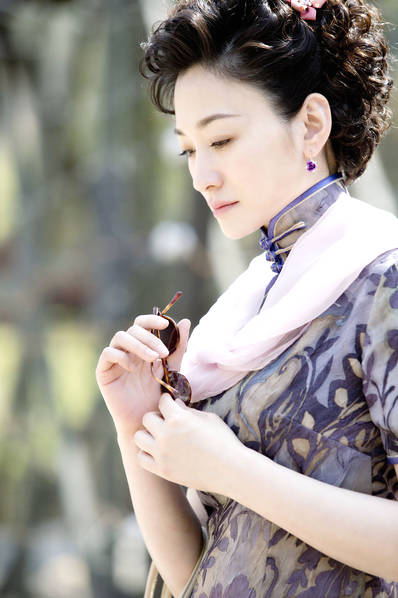 《風箏》李小冉劇照曝光 旗袍裝扮儀態萬千